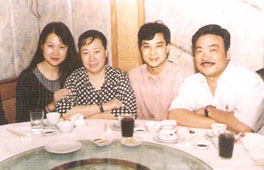 麦玉清与陈小莎,卢海潮,林家宝   [浏览:4262]      图片介绍 麦玉清